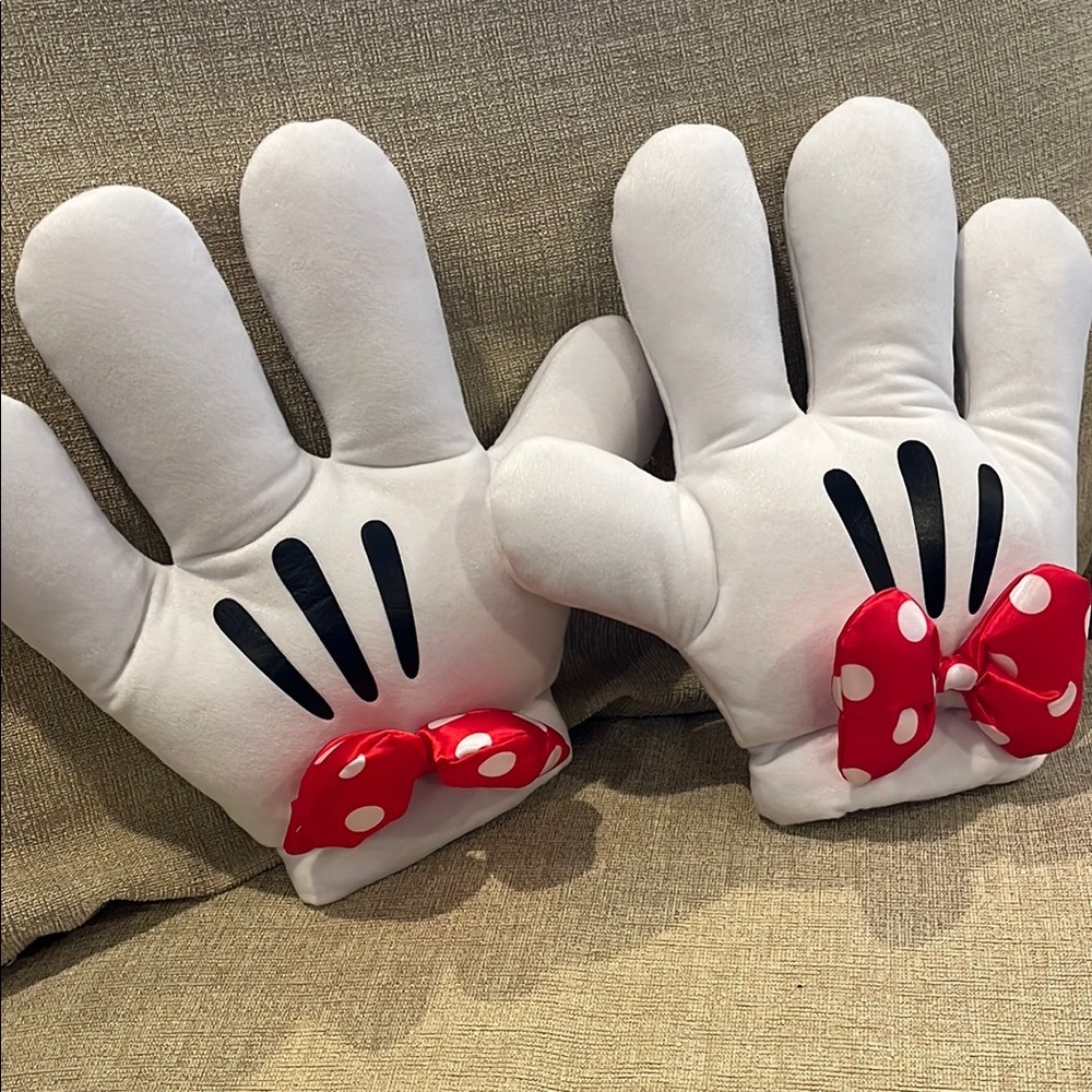 Disney Minnie Mouse Hands - White and Red Mittens with Cartoon Charm